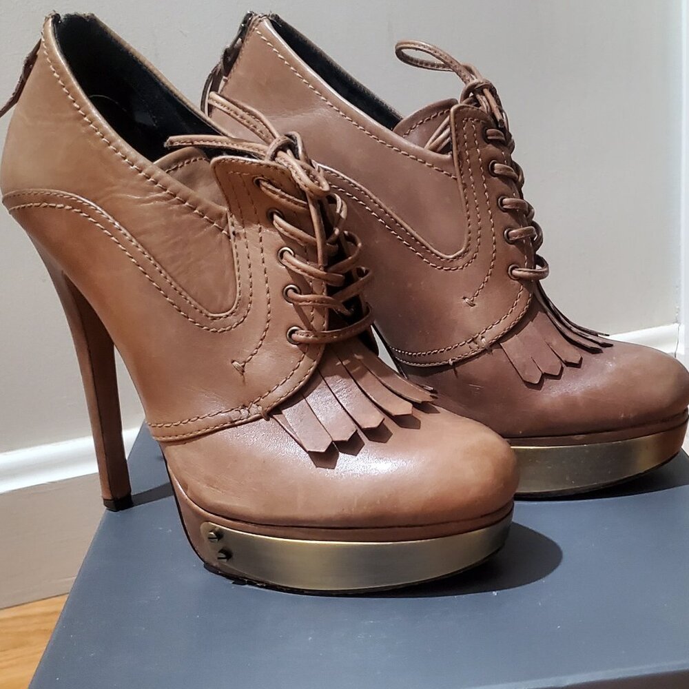 House of Harlow ankle preppy booties